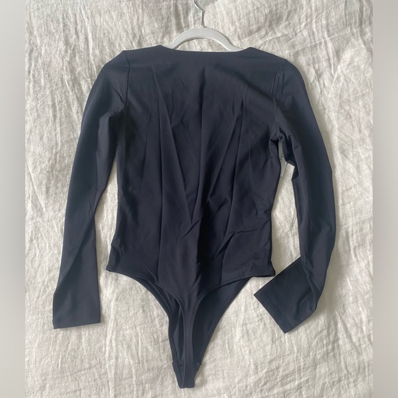 Aritzia Babaton Contour Fixture Black Noir Bodysuit Size M NWT - Picture 2 of 4